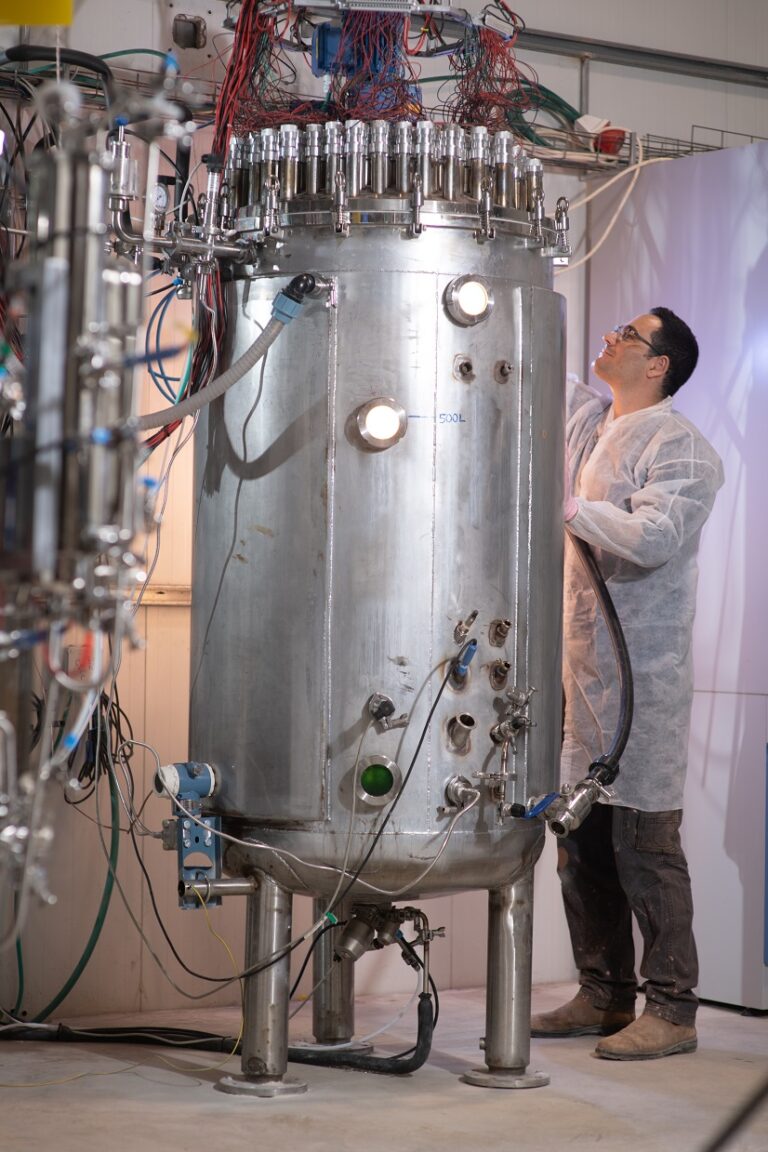 downloaded image 1743097869 1 768x1152