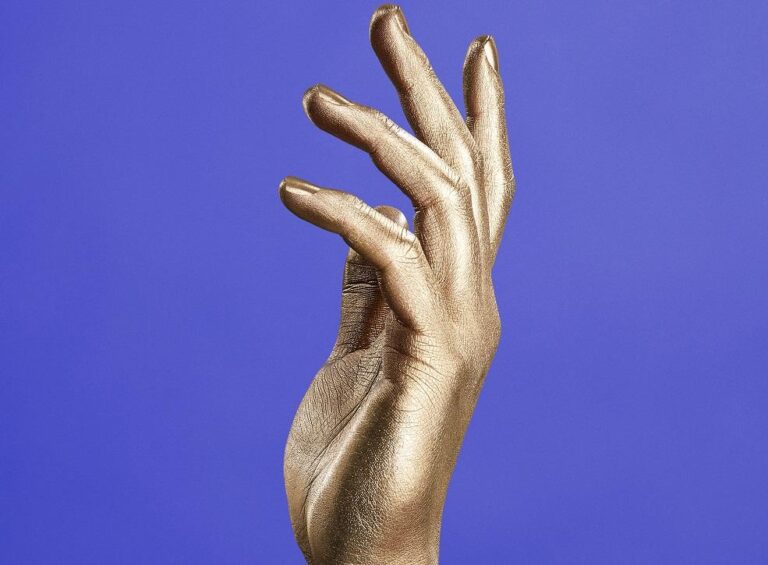 hand crop 9851 768x565